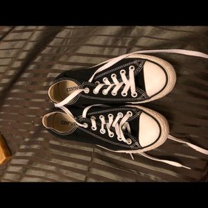 Black low top converse